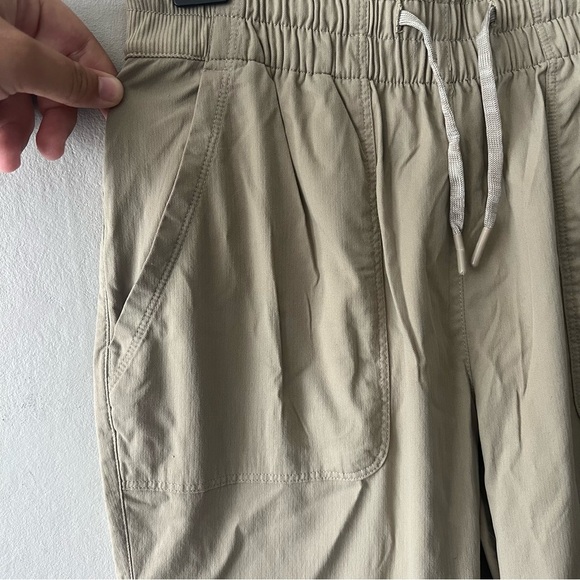 The North Face Tan Lightweight Hiking Pants Size Medium - Picture 2 of 8